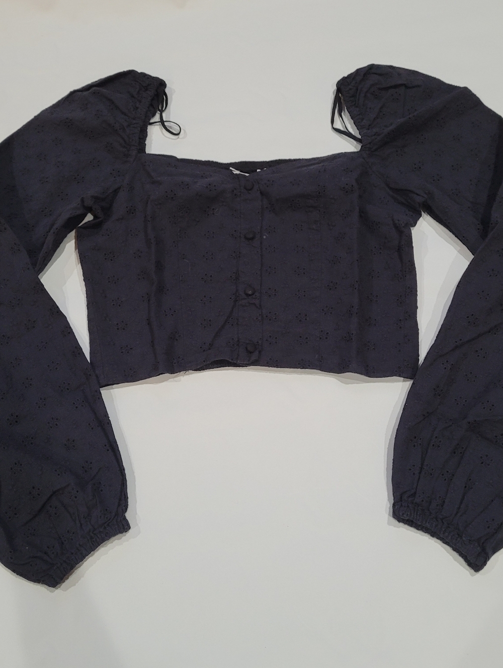stradivarius Black Puff-Sleeve Eyelet Crop Top Longsleeve